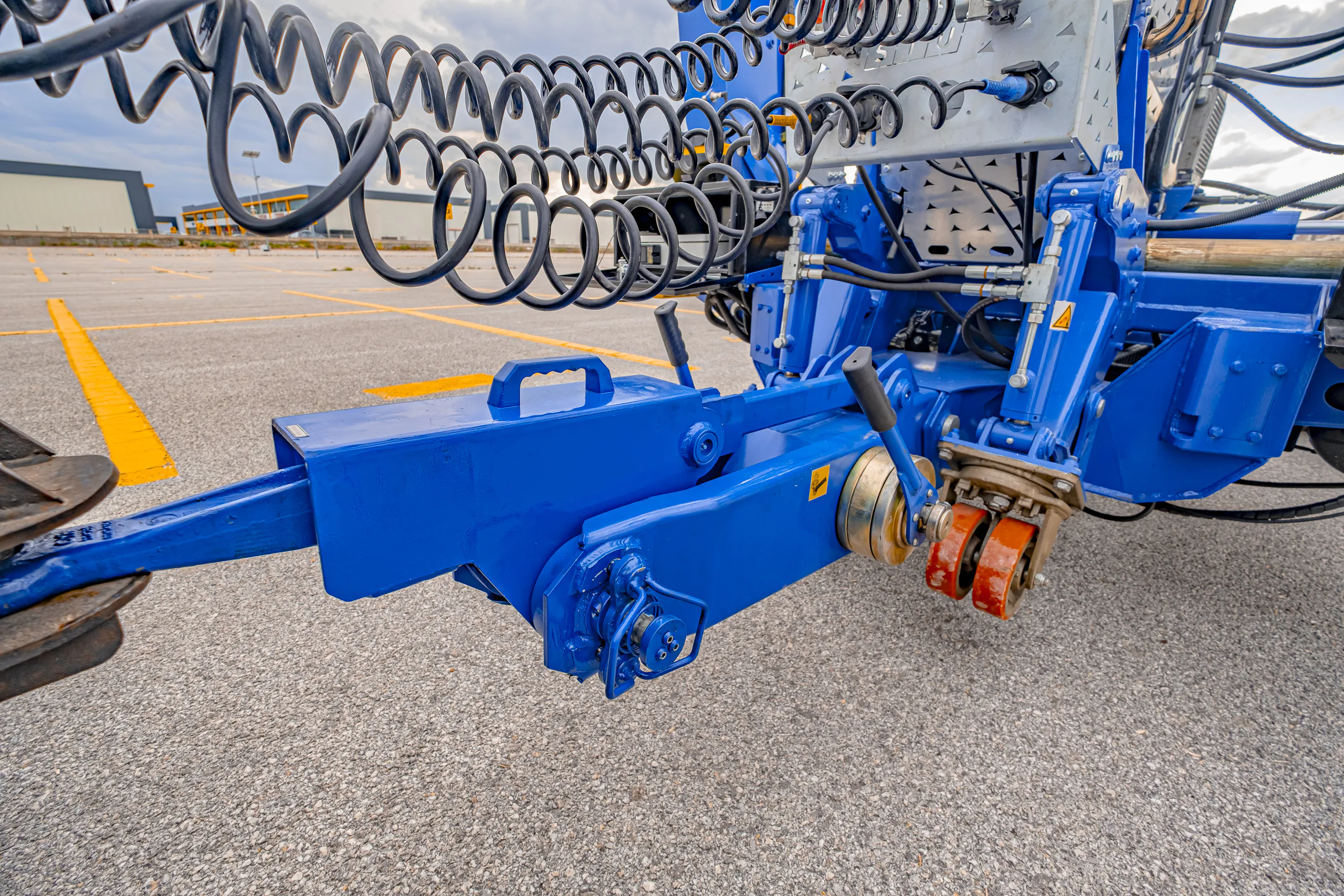 An extendable platform option accommodates long loads and varying cargo lengths. — STU Trailers