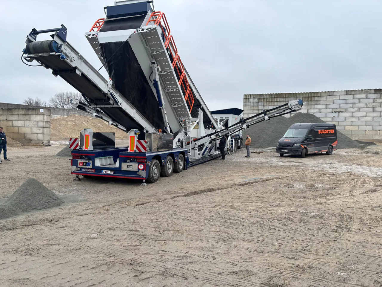 STU manufactured low loader solution from Türkiye for international heavy transport operations. — STU Trailers