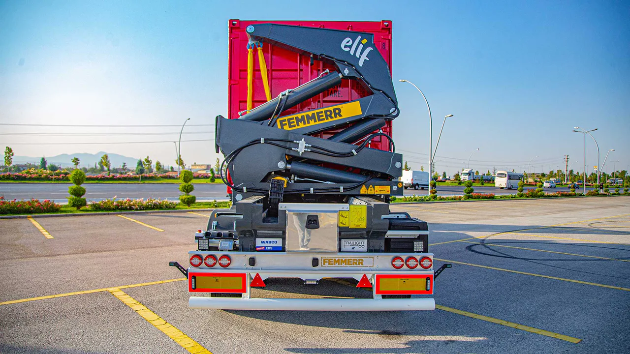Stable Lifting Footprint for Side Loader Operations