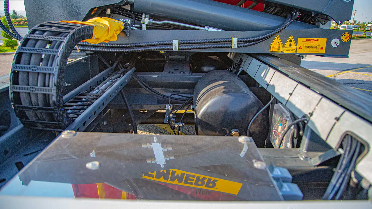 ISO twistlock interface for 20ft and 40ft containers — STU Trailers