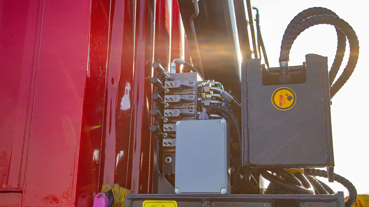 Crane Operation — STU Trailers