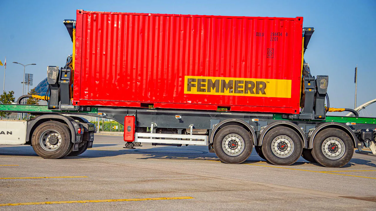 Remote and operator control options for loading cycles — STU Trailers