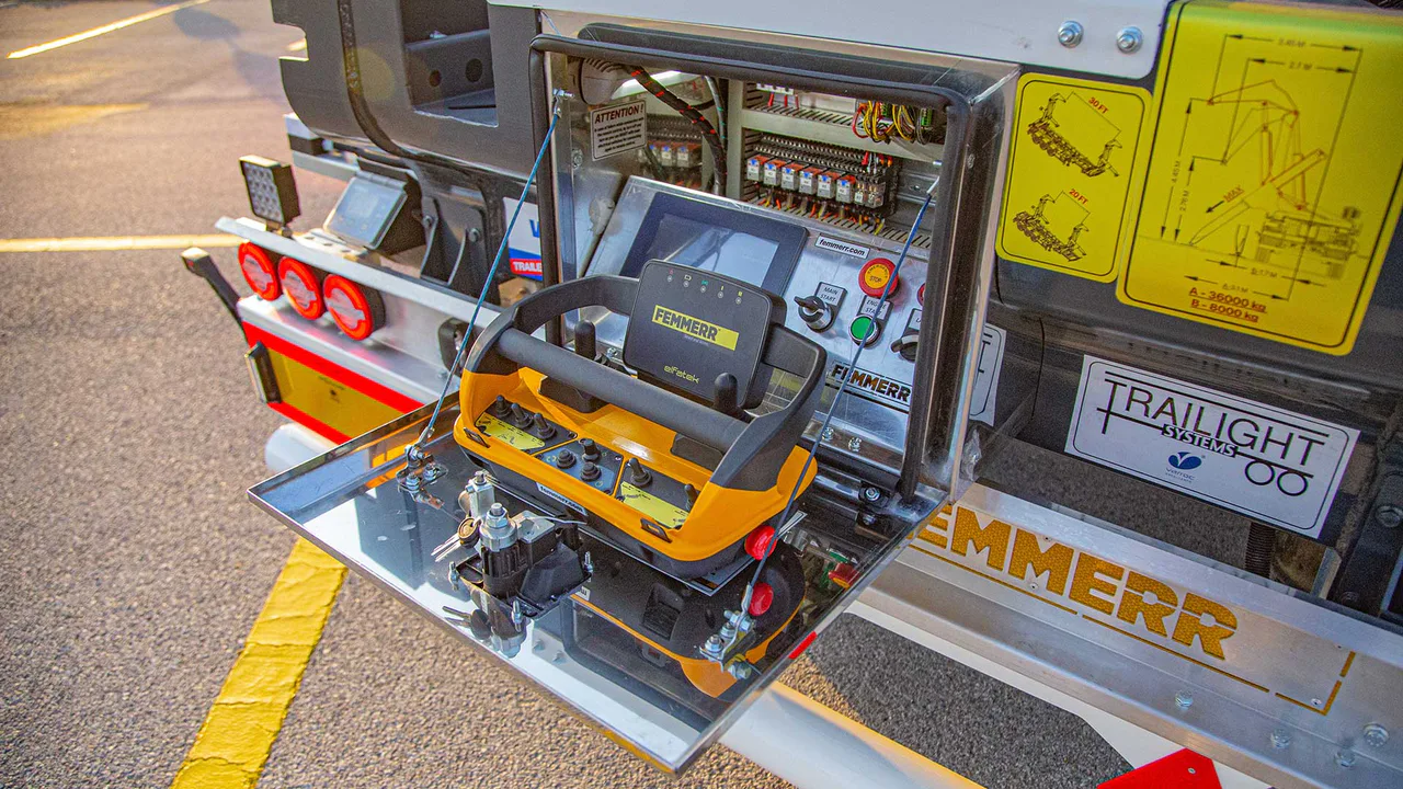 Container Handling with Integrated Cranes
