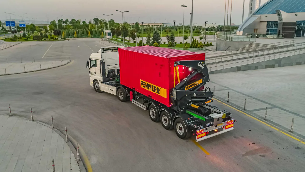Twin Hydraulic Cranes for Side Lifting